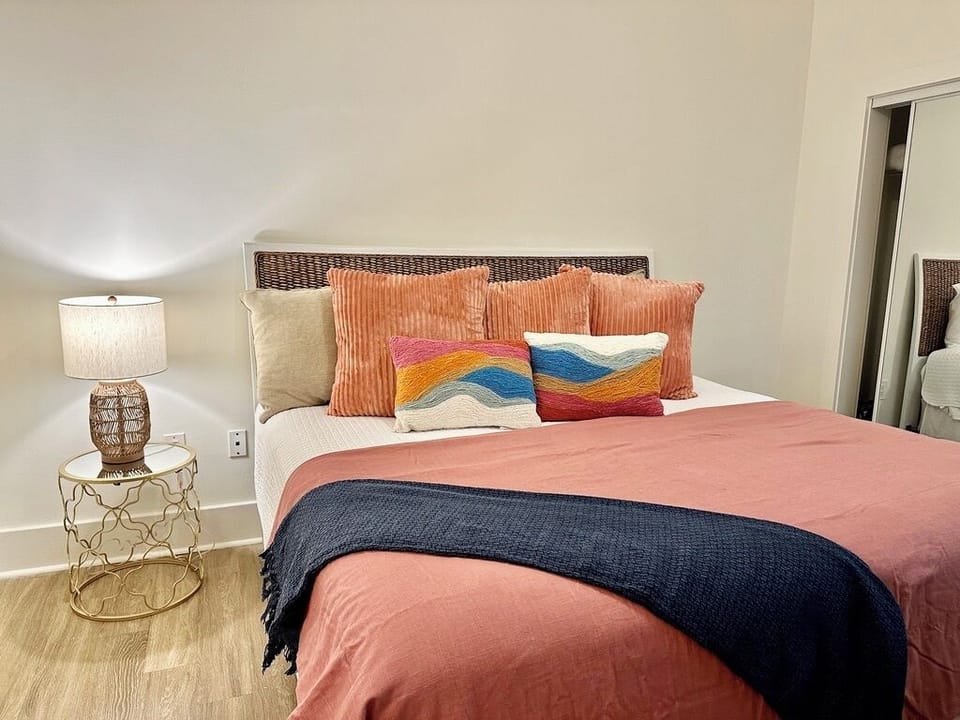 3rd bedroom. King bed. Caribe Resort, Caribe Penthouse 4D. 3 bedroom. 3 bathrooms. Sleeps 12. Orange Beach, Alabama. Managed by Island Rentals