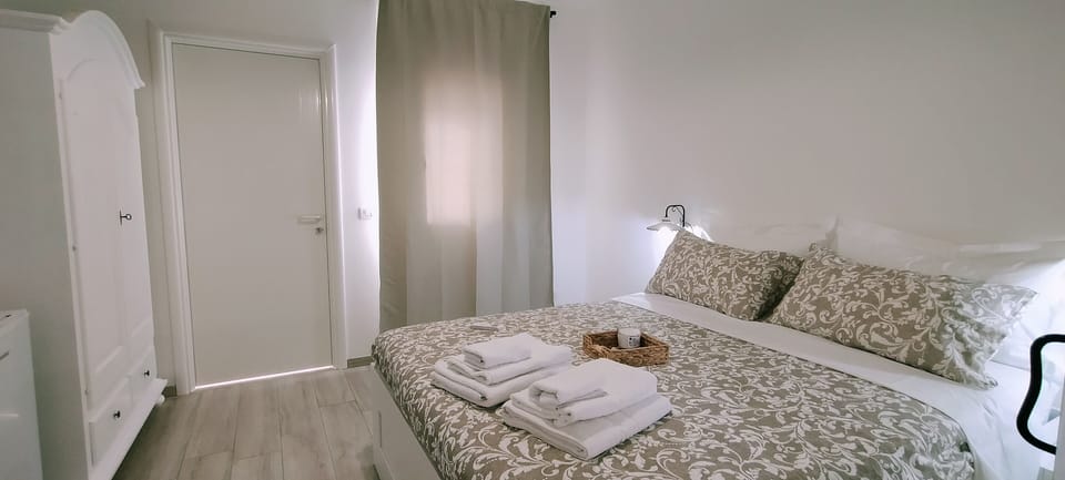 Exclusive Room | Free WiFi, bed sheets