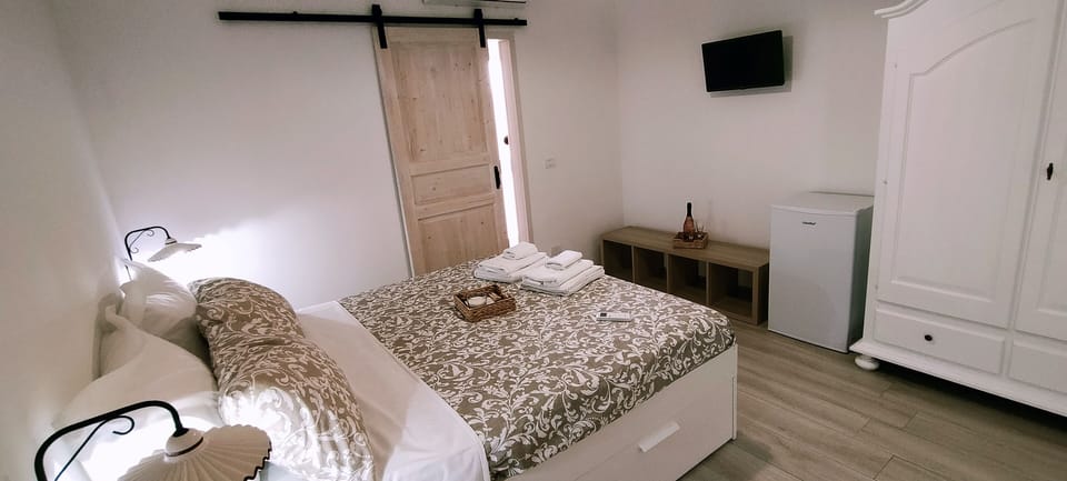 Exclusive Room | Free WiFi, bed sheets