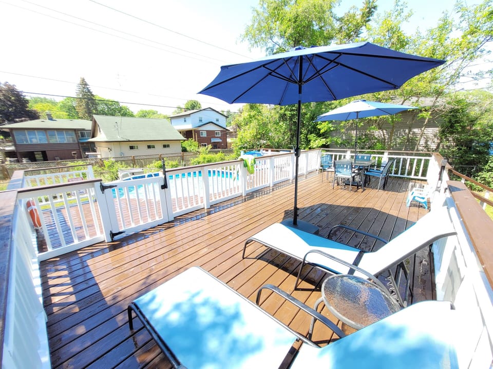 Middle railing added for safety. Enjoy the deck with little ones. 😎