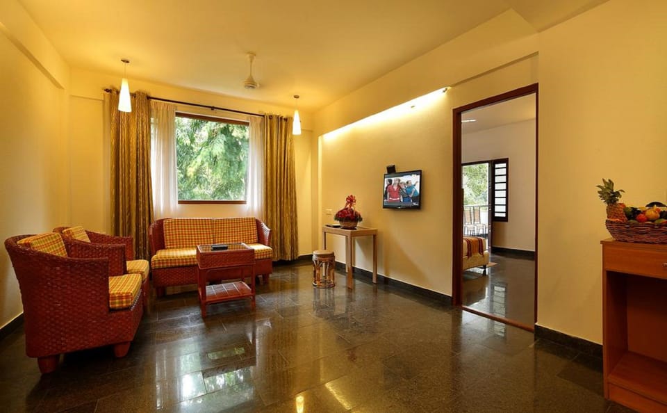 Suite, 1 Double Bed | 1 bedroom, desk, soundproofing, iron/ironing board