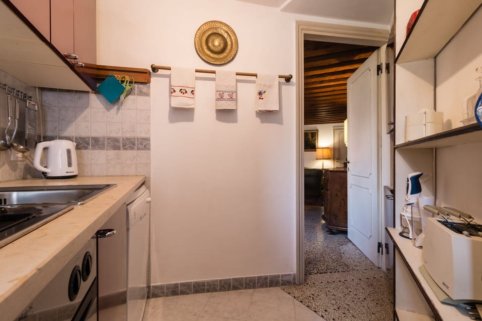 Apartment, 1 Bedroom | Private kitchen | Full-size fridge, oven, stovetop, coffee/tea maker
