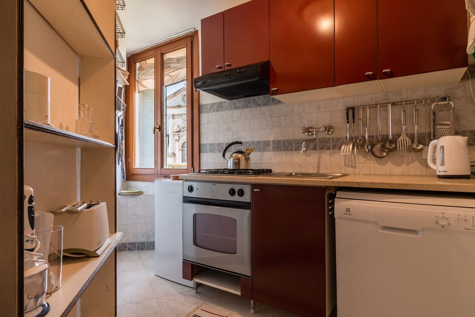 Apartment, 1 Bedroom | Private kitchen | Full-size fridge, oven, stovetop, coffee/tea maker