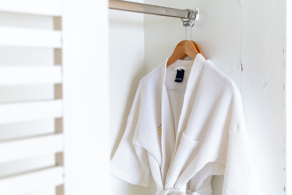 Studio Twin Superior | Wardrobe