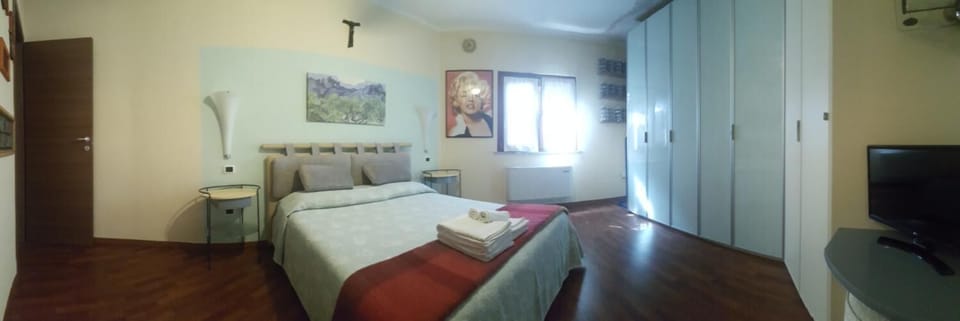 Desk, free cribs/infant beds, bed sheets, wheelchair access