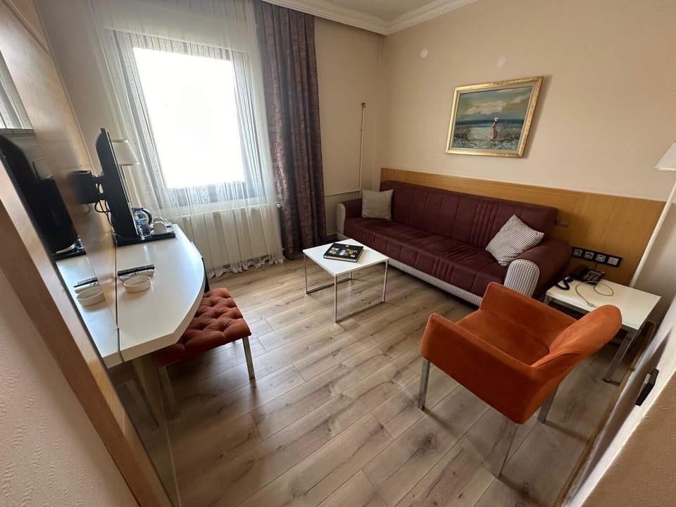 Family Room | Premium bedding, minibar, in-room safe, desk