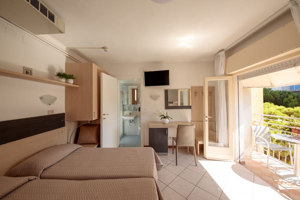 Standard Quadruple Room, Balcony | In-room safe, desk, WiFi (free), bed sheets