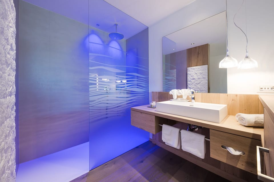 Junior Studio, 1 Double Bed, Patio | Bathroom | Separate tub and shower, deep soaking tub, free toiletries, hair dryer