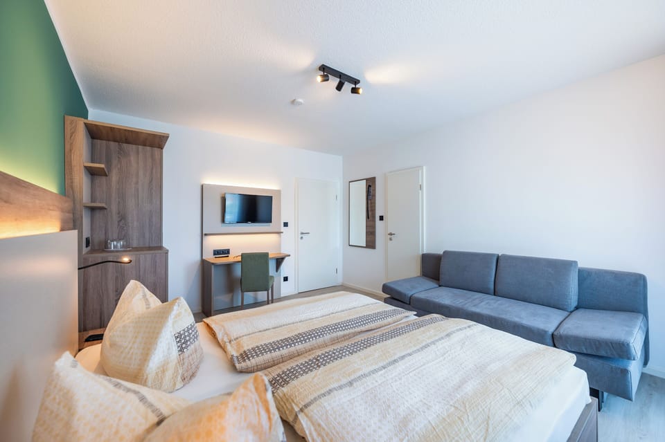 Double Room | Desk, bed sheets, wheelchair access