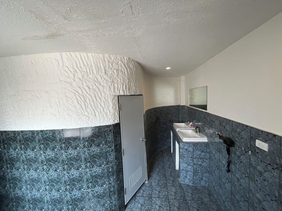 Superior Double Room with Balcony and Sea View | Bathroom | Shower, rainfall showerhead, free toiletries, hair dryer