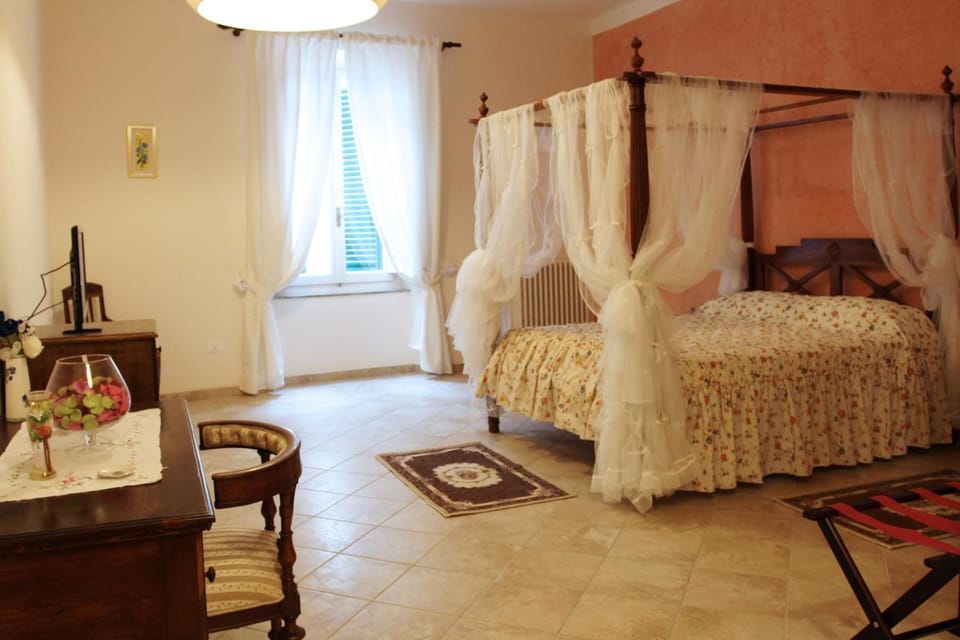 In-room safe, desk, soundproofing, free cribs/infant beds