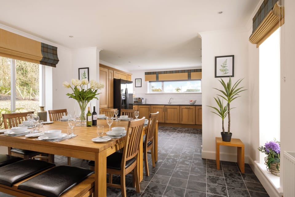 Premium House, 3 Bedrooms (Lodge 4) | Private kitchen | Fridge, microwave, oven, stovetop