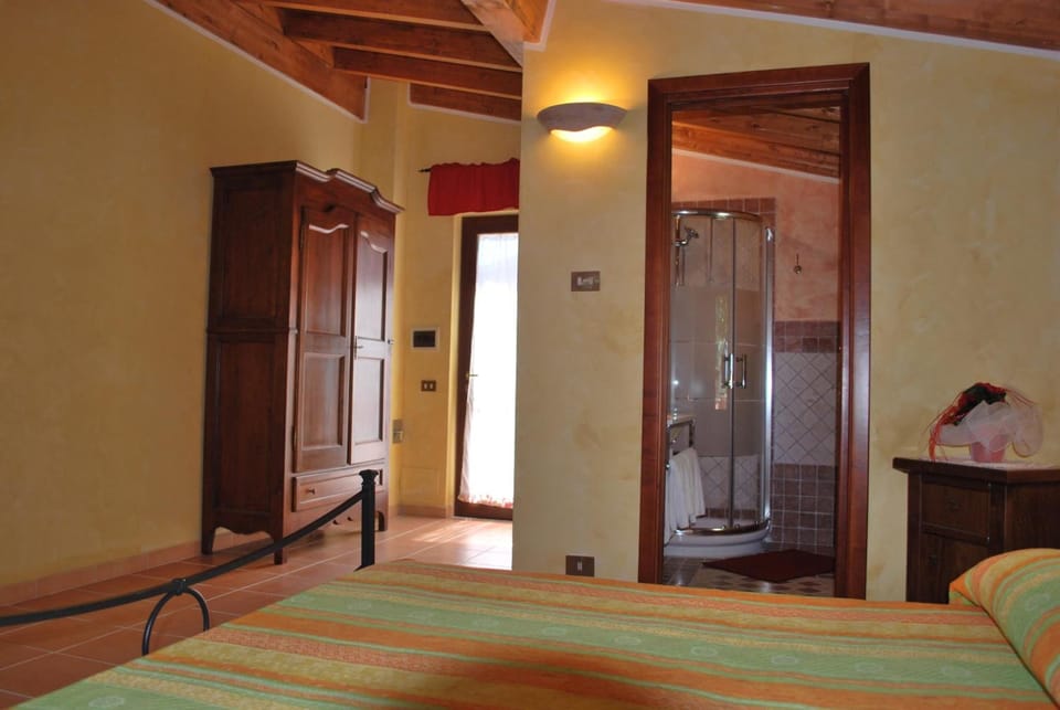Rollaway beds (surcharge), WiFi (free), bed sheets