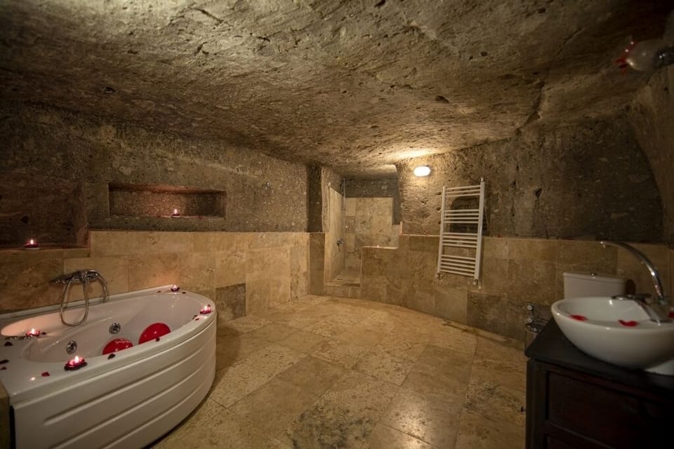 Shower, free toiletries, hair dryer, slippers
