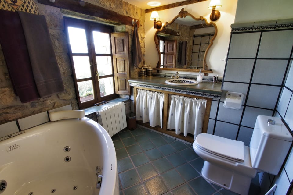 Suite | Bathroom | Hair dryer, towels