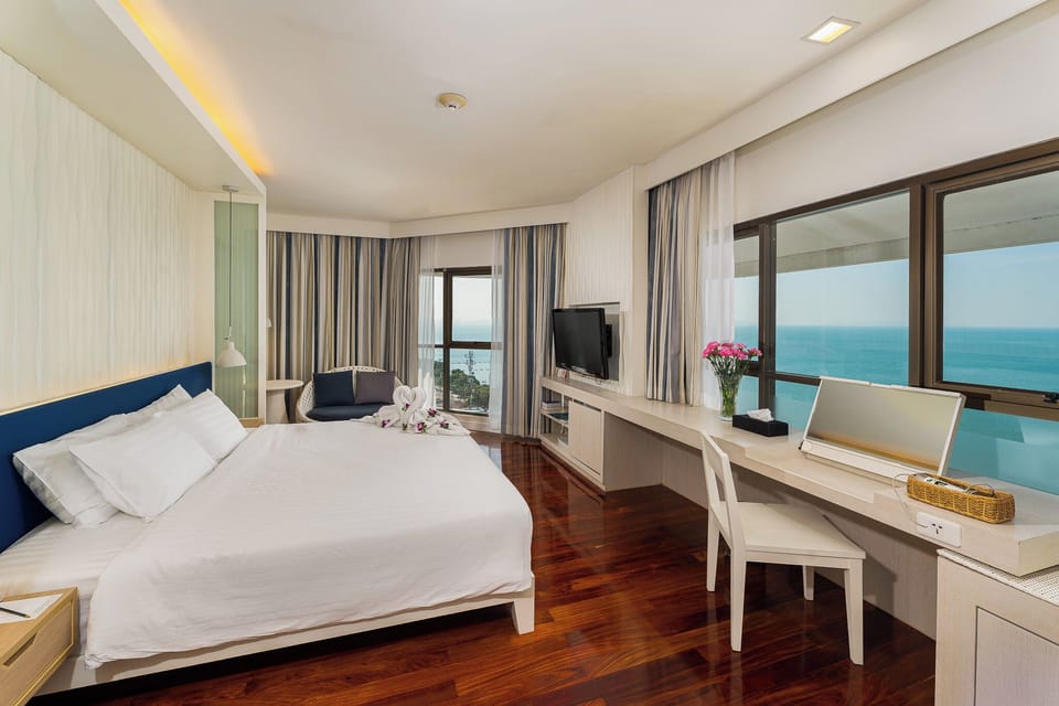 Honeymoon Suite Sea View Main Wing | Minibar, desk, laptop workspace, free WiFi