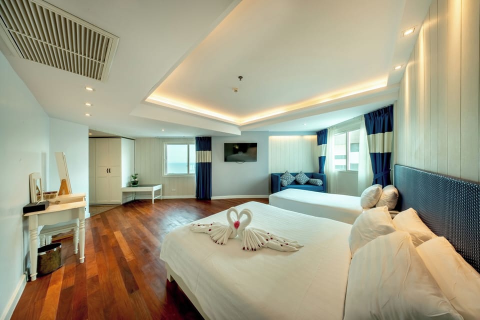 Jomtien Suite Sea View Jomtien Wing | Minibar, desk, laptop workspace, free WiFi