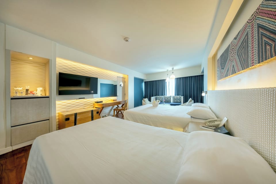Minibar, desk, laptop workspace, free WiFi