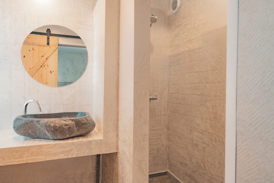 Classic Double or Twin Room, City View | Bathroom | Free toiletries, towels
