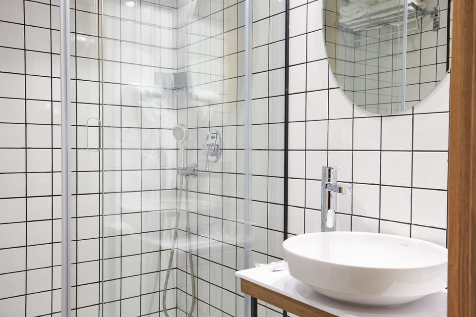 Bathroom shower