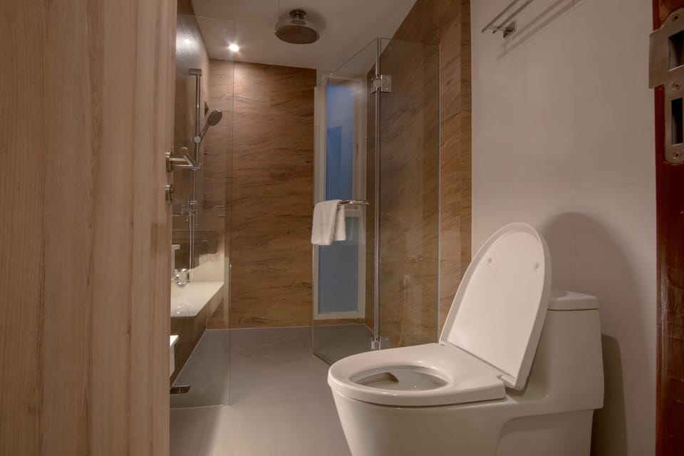 2 Bedroom Family Suite | Bathroom | Combined shower/tub, free toiletries, slippers, towels