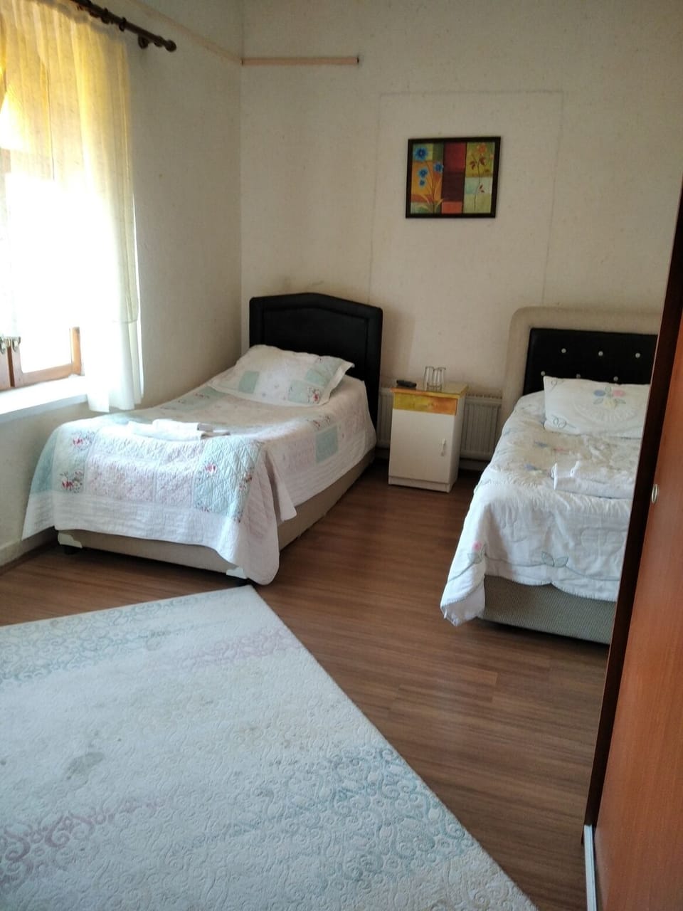 Standard Room, 2 Twin Beds | Iron/ironing board (on request), WiFi (free), bed sheets