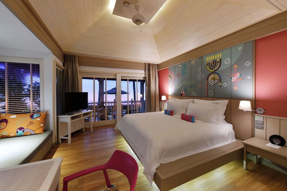 Beach Village, Beachfront King or Twin Room, Non-Smoking | Minibar, in-room safe, desk, soundproofing
