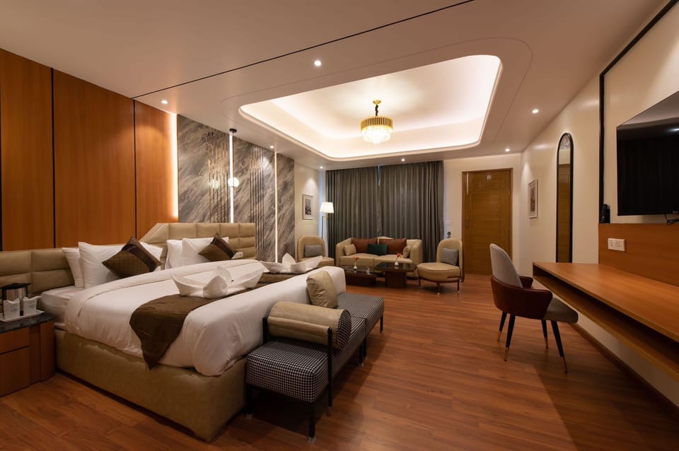 Presidential Room | Premium bedding, in-room safe, desk, laptop workspace