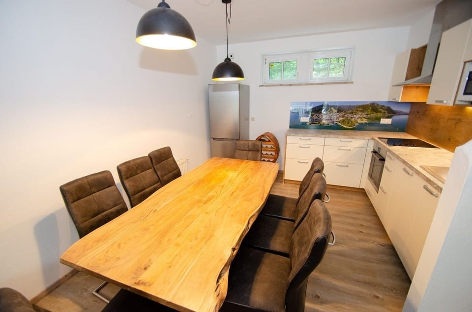 Penthouse (Penthouse 3 Summer & Winter Fun ) | In-room dining