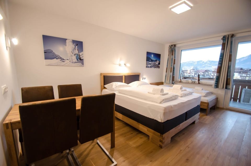 Studio, Mountain View ( incl. 50€ + 12€ pp service fee) | 1 bedroom, iron/ironing board, cribs/infant beds, free WiFi