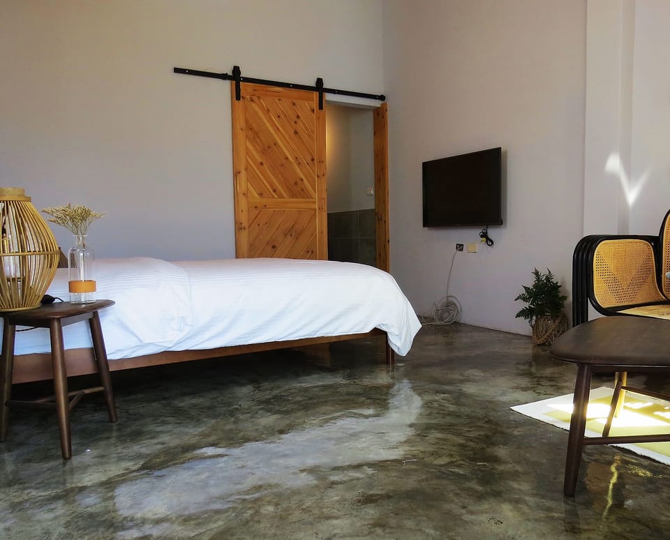 Signature Double Room, 1 Queen Bed | Premium bedding, down comforters, pillowtop beds, individually furnished