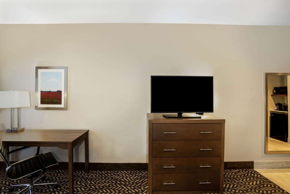 Pillowtop beds, desk, soundproofing, iron/ironing board