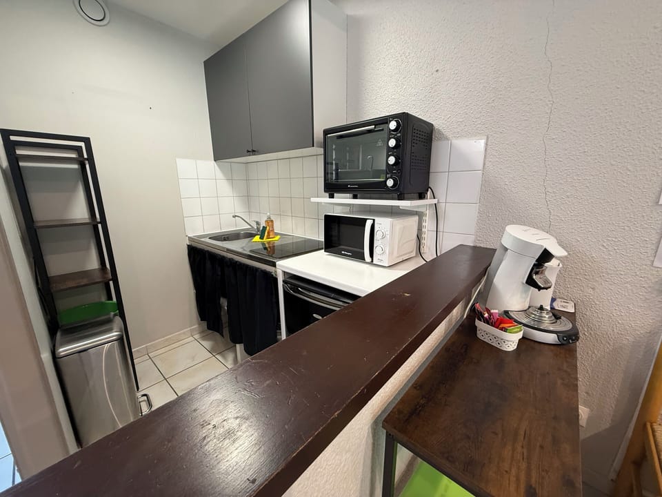 Apartment | Private kitchen | Coffee/tea maker, fridge, microwave, oven
