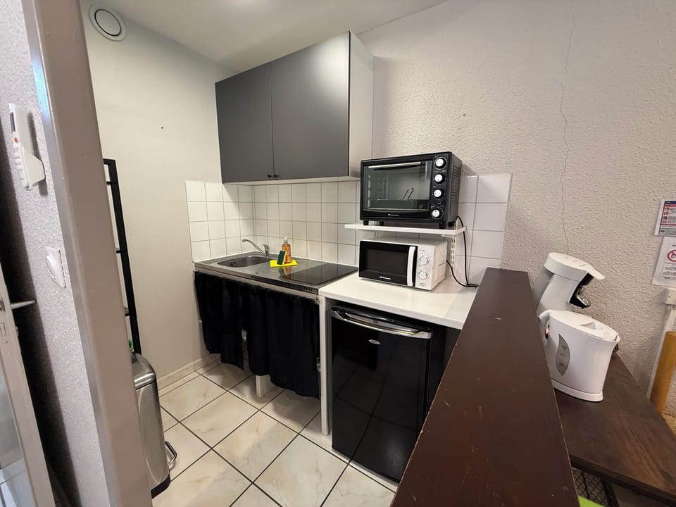 Apartment | Private kitchen | Coffee/tea maker, fridge, microwave, oven