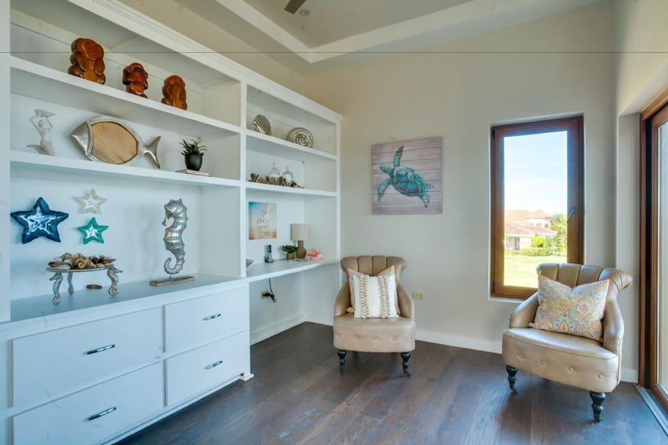 Luxury House, 4 Bedrooms, Private Pool, Lakeside | Living room | Flat-screen TV, DVD player