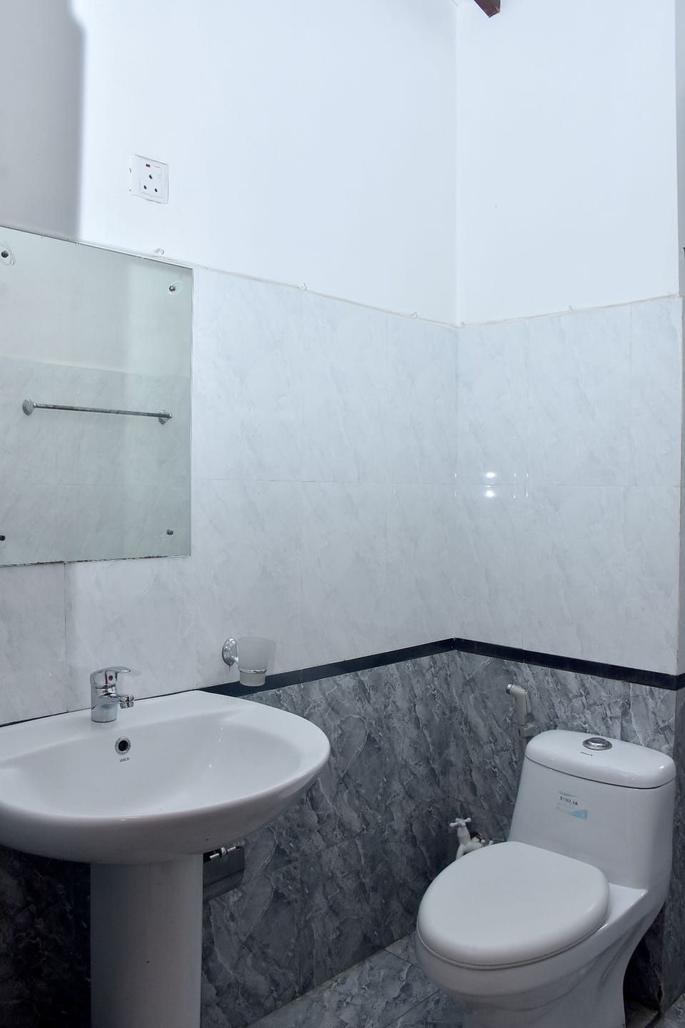 Deluxe Triple Room, 1 Bedroom, Hill View | Bathroom | Shower, rainfall showerhead, free toiletries