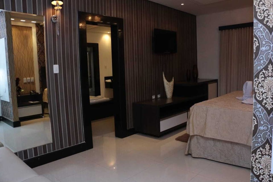 Elite Apartment, Bathtub | Minibar, in-room safe, desk, blackout drapes