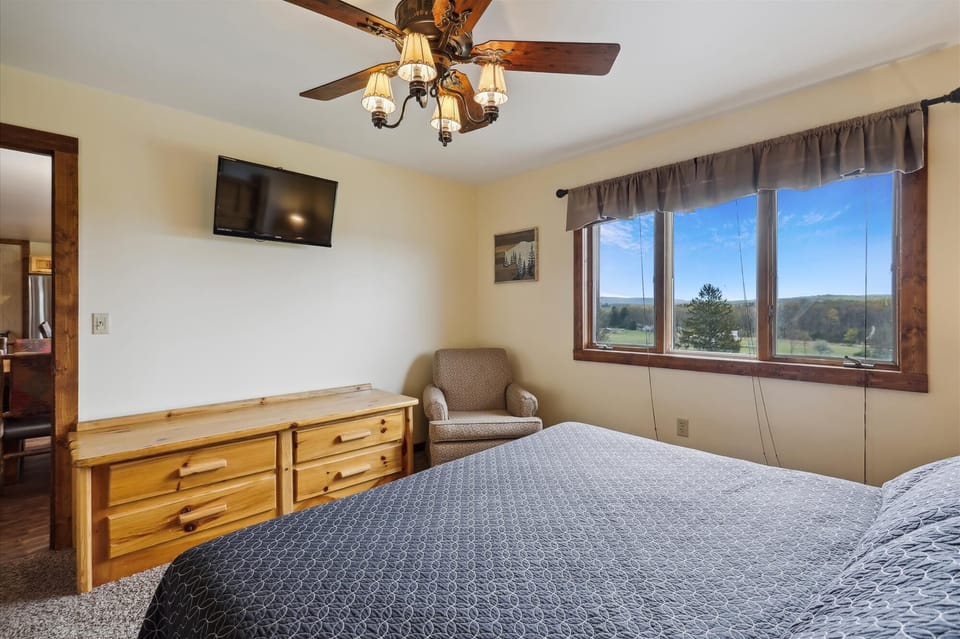 Experience the beauty of the Laurel Highlands. Book your mountain getaway today.
We offer the most unique collection of vacation homes in Laurel Highlands. From a cozy couple's getaway to a sprawling 400-acre private retreat, we have the perfect accommodations for your destination getaway.