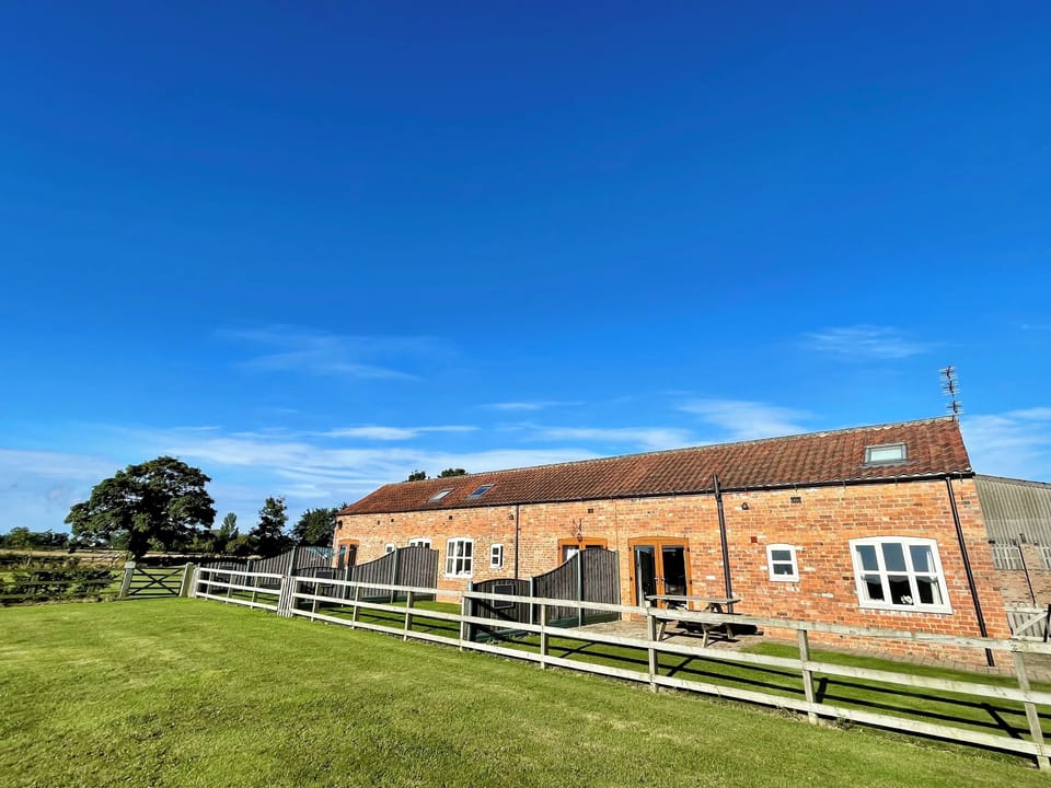 All 3 cottages. large garden. Annabel's Abode is the far end one. Rustys is 1st.