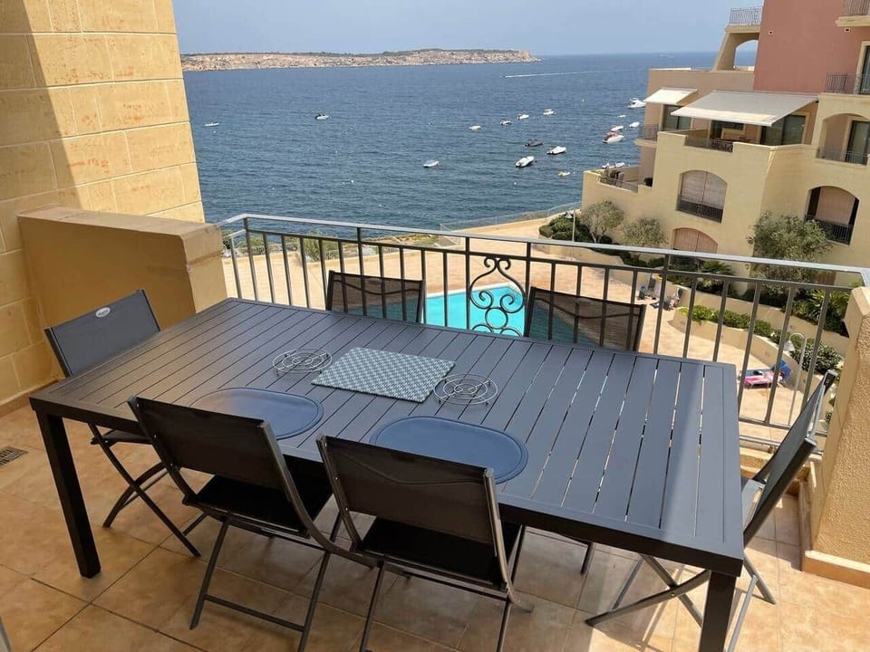 Front Balcony, unobstructed Seaview, over looking the pool 