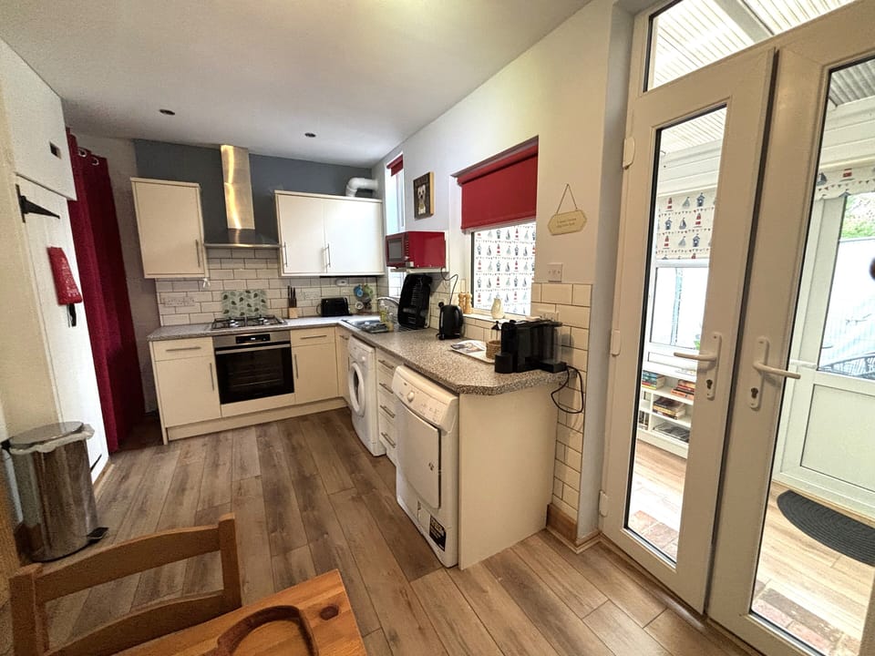 Kitchen dining room