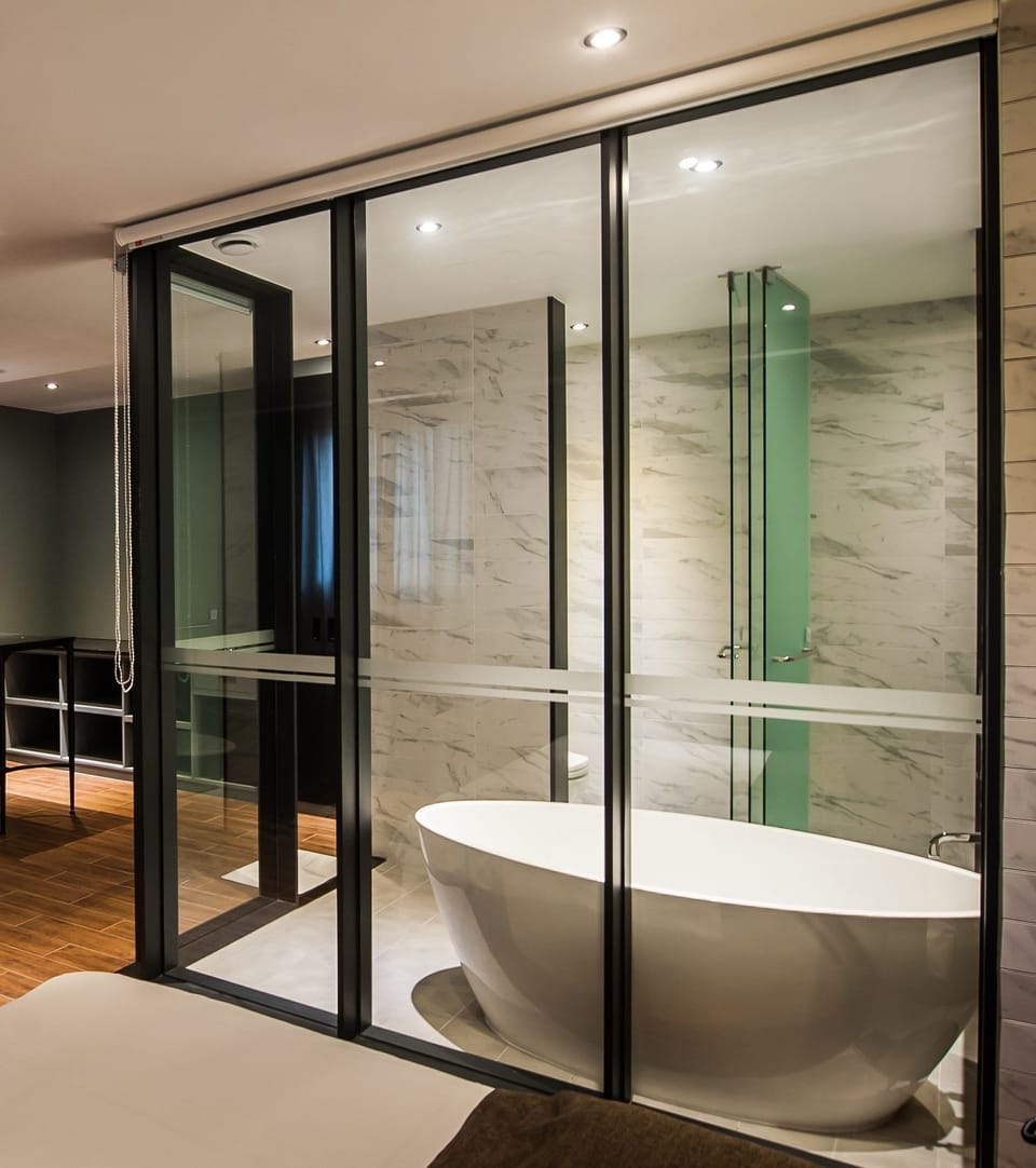 Junior Suite | Bathroom | Separate tub and shower, deep soaking tub, hair dryer, bathrobes