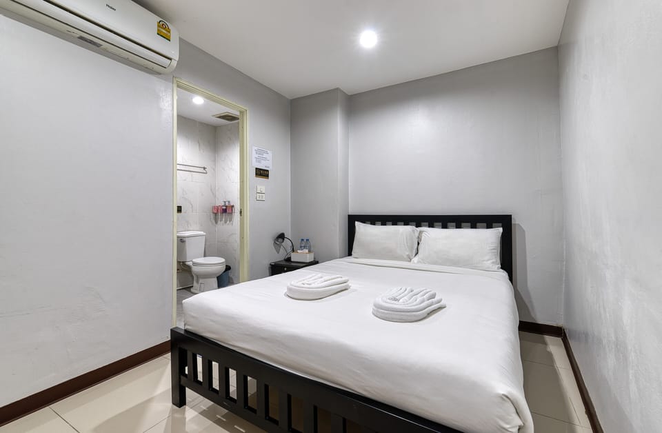 Standard Room without Window (6th Floor) | Desk, iron/ironing board, free WiFi