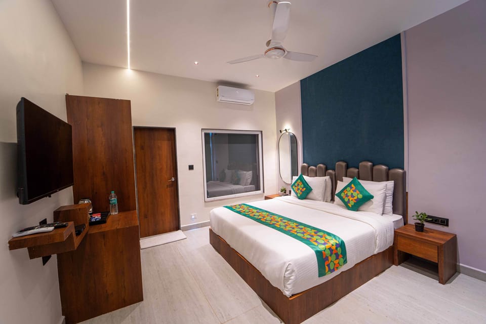 Premium Room | Individually furnished, desk, blackout drapes, iron/ironing board