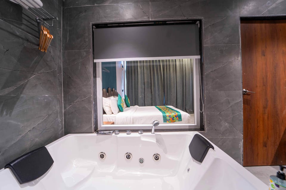Premium Room | Individually furnished, desk, blackout drapes, iron/ironing board