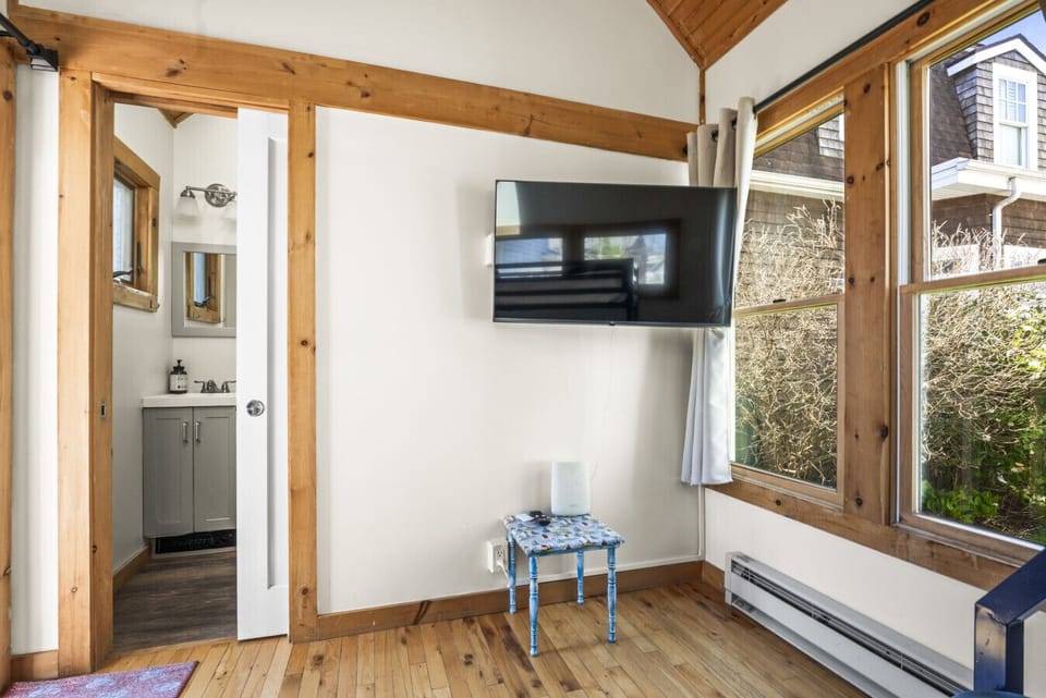 Stowaway cabin. Bunk beds and full bathroom with smart TV.
