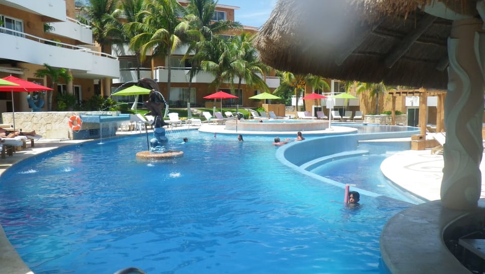 Pool with swim up bar.