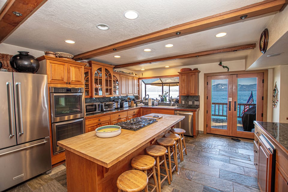 Rygh Lakefront - Kitchen