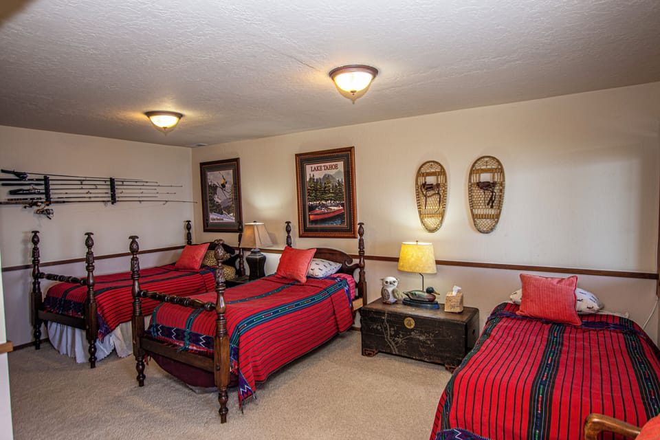 Rygh Lakefront - Bedroom 4 Downstairs
