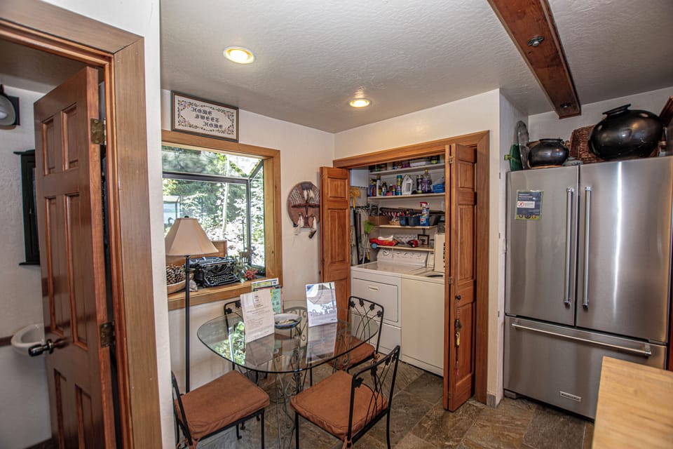 Rygh Lakefront - Kitchen Breakfast Table and Laundry